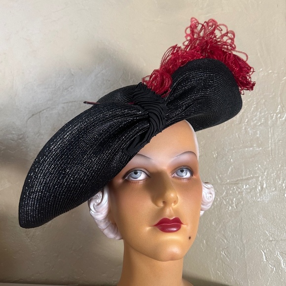 GRAND 1940s' BLACK STRAW WIDE BRIM HAT WITH RED CURLY OSTRICH FEATHE